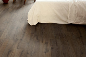 Ламінат Quick-Step Impressive Ultra Дуб класичний коричневий, 32 клас, фаска 4v, вологостійкий, 12*190*1380 мм